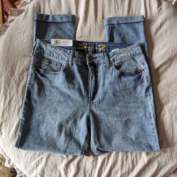 NWT Seven7 Weekend Slim Light Wash Denim Cuffed Hem Straight Leg Jean Size 12 - Picture 4 of 8